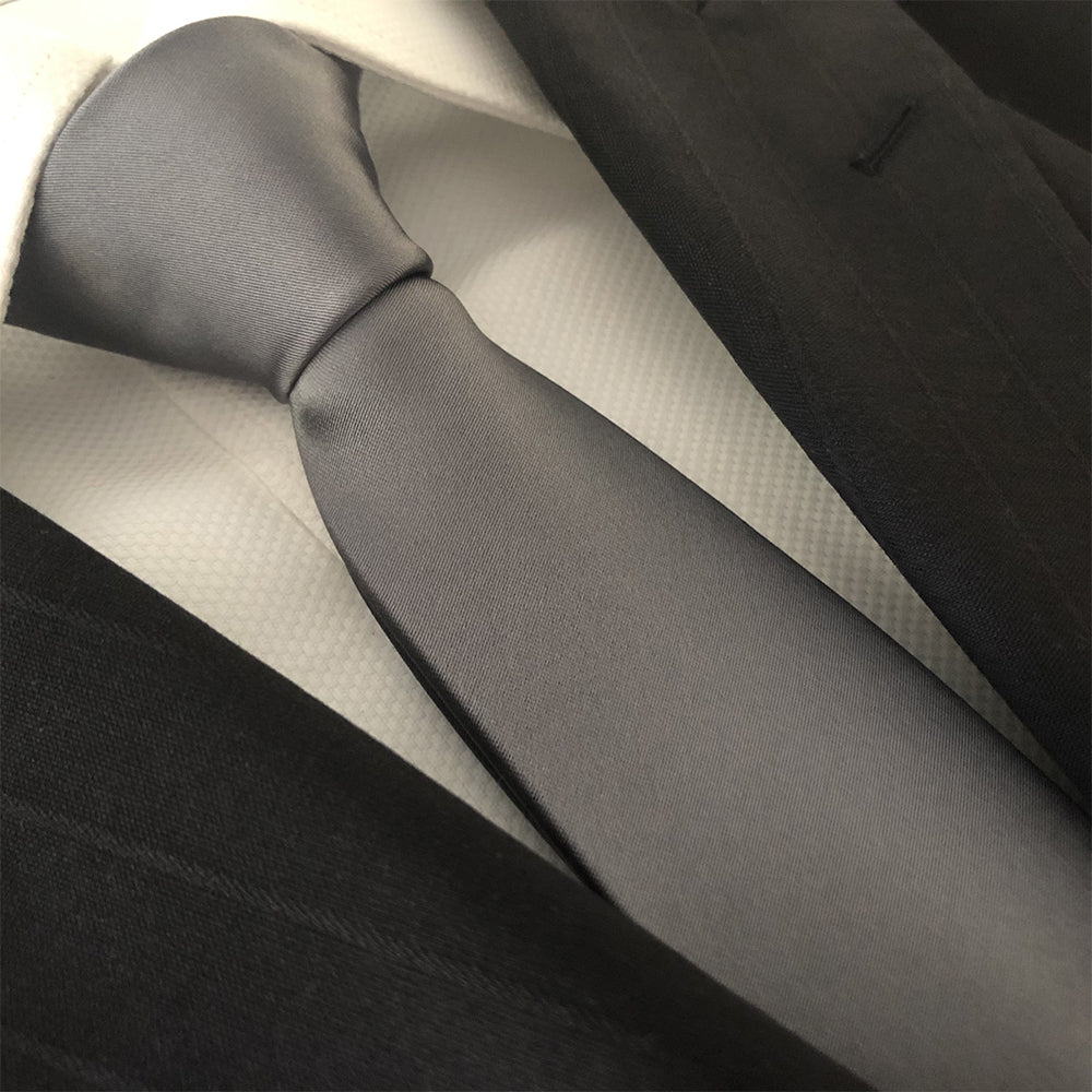 “SOLID SILVER” SKINNY POLYESTER TIE