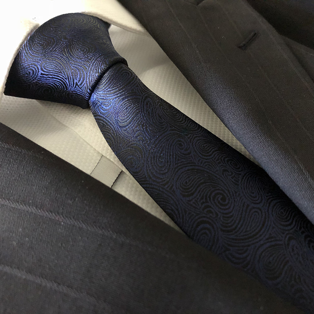 “NAVY PAISLEY” SKINNY POLYESTER TIE